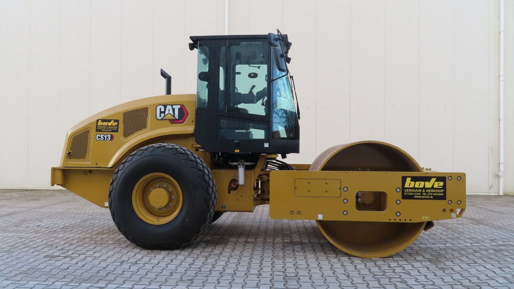 Caterpillar CS13 - Talajtömörítő: 1 kép. Caterpillar CS13 - Talajtömörítő: 1 kép.