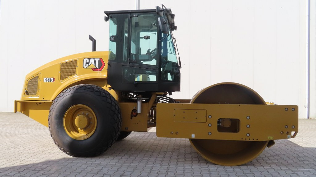Caterpillar CS13 - Talajtömörítő: 1 kép. Caterpillar CS13 - Talajtömörítő: 1 kép.