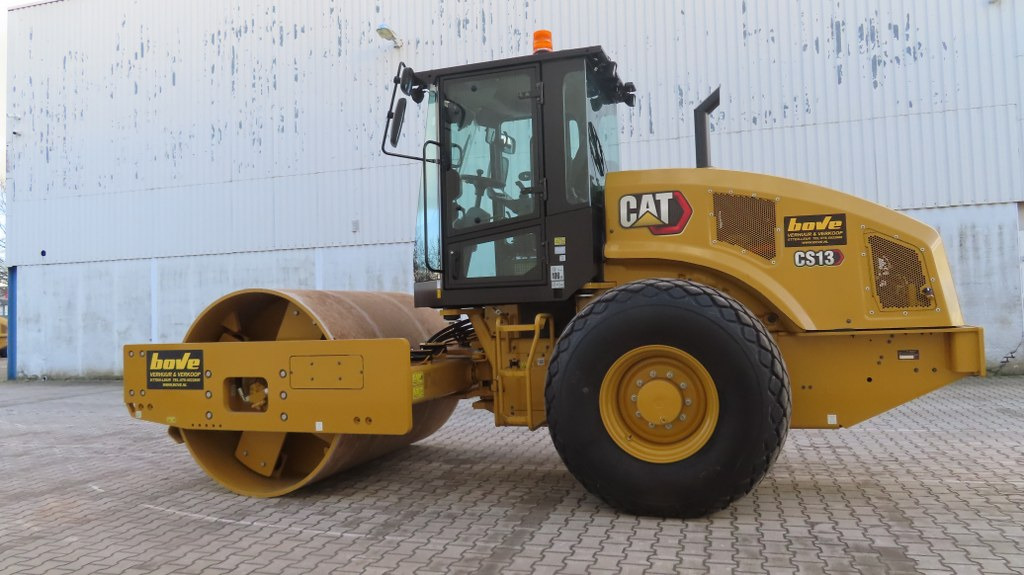 Caterpillar CS13 - Talajtömörítő: 5 kép. Caterpillar CS13 - Talajtömörítő: 5 kép.