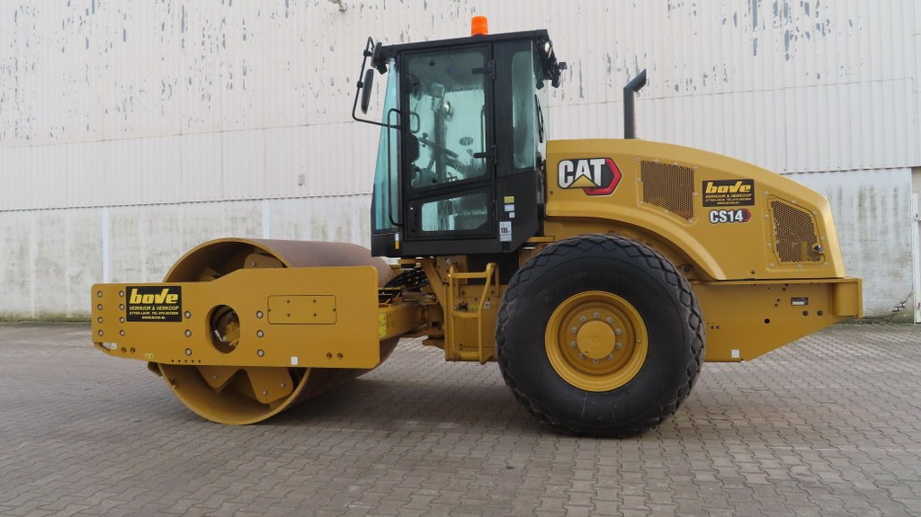 Caterpilllar CS68B - Talajtömörítő: 5 kép. Caterpilllar CS68B - Talajtömörítő: 5 kép.