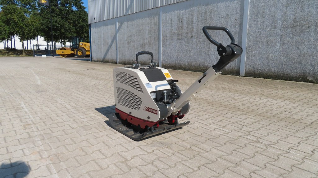 Dynapac DRP25D - Lapvibrátor: 4 kép. Dynapac DRP25D - Lapvibrátor: 4 kép.