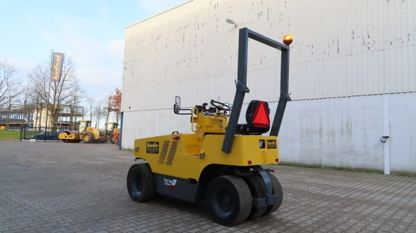 Sakai TS 160 - Pneumatikus henger: 4 kép. Sakai TS 160 - Pneumatikus henger: 4 kép.