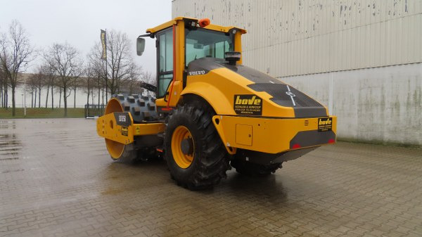 Volvo SD 135 B - Talajtömörítő: 4 kép. Volvo SD 135 B - Talajtömörítő: 4 kép.