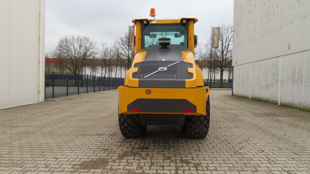Volvo SD 135 B - Talajtömörítő: 3 kép. Volvo SD 135 B - Talajtömörítő: 3 kép.