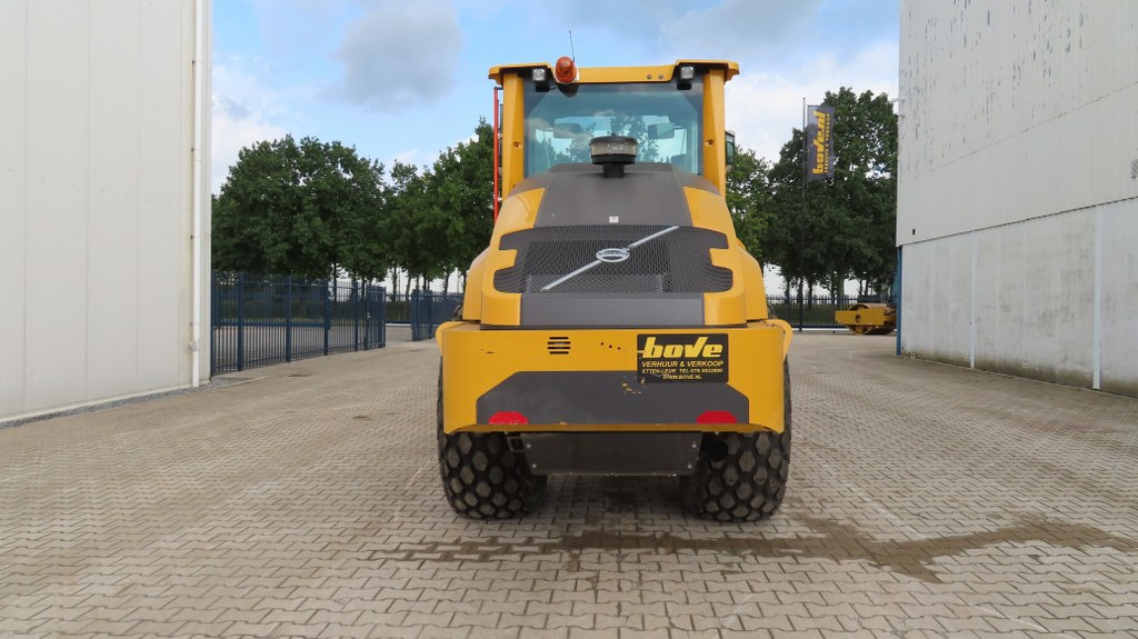 Volvo SD 135 B - Talajtömörítő: 3 kép. Volvo SD 135 B - Talajtömörítő: 3 kép.