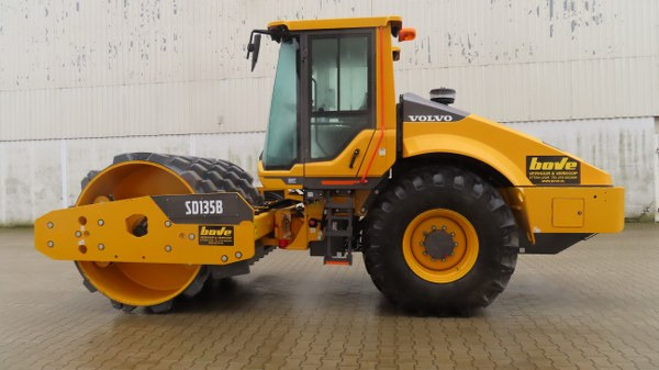 Volvo SD 135 B - Talajtömörítő: 5 kép. Volvo SD 135 B - Talajtömörítő: 5 kép.