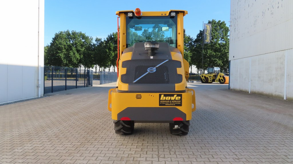 Volvo SD 75 B - Talajtömörítő: 3 kép. Volvo SD 75 B - Talajtömörítő: 3 kép.