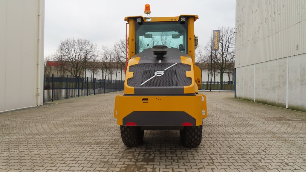 Volvo SD 75 B - Talajtömörítő: 3 kép. Volvo SD 75 B - Talajtömörítő: 3 kép.