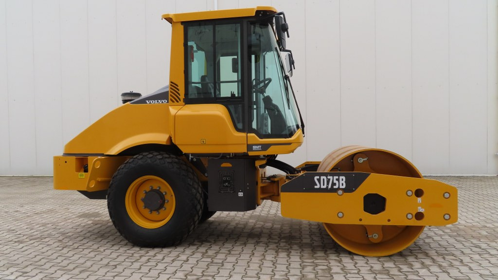 Volvo SD 75 B - Talajtömörítő: 1 kép. Volvo SD 75 B - Talajtömörítő: 1 kép.