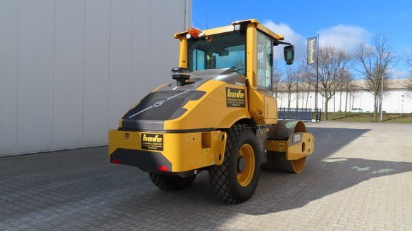 Volvo SD 75 B - Talajtömörítő: 2 kép. Volvo SD 75 B - Talajtömörítő: 2 kép.