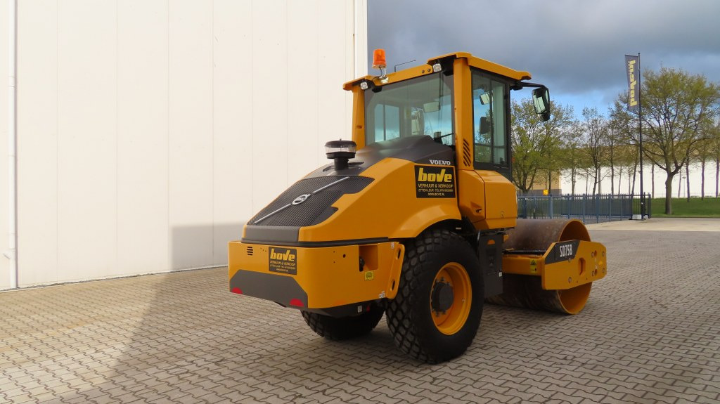 Volvo SD 75 B - Talajtömörítő: 2 kép. Volvo SD 75 B - Talajtömörítő: 2 kép.