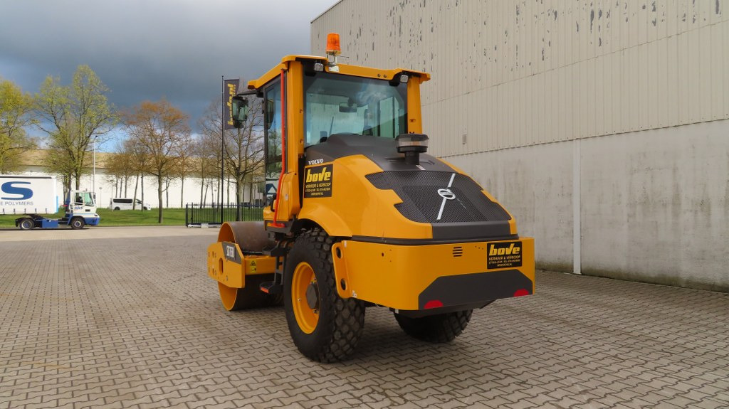 Volvo SD 75 B - Talajtömörítő: 4 kép. Volvo SD 75 B - Talajtömörítő: 4 kép.