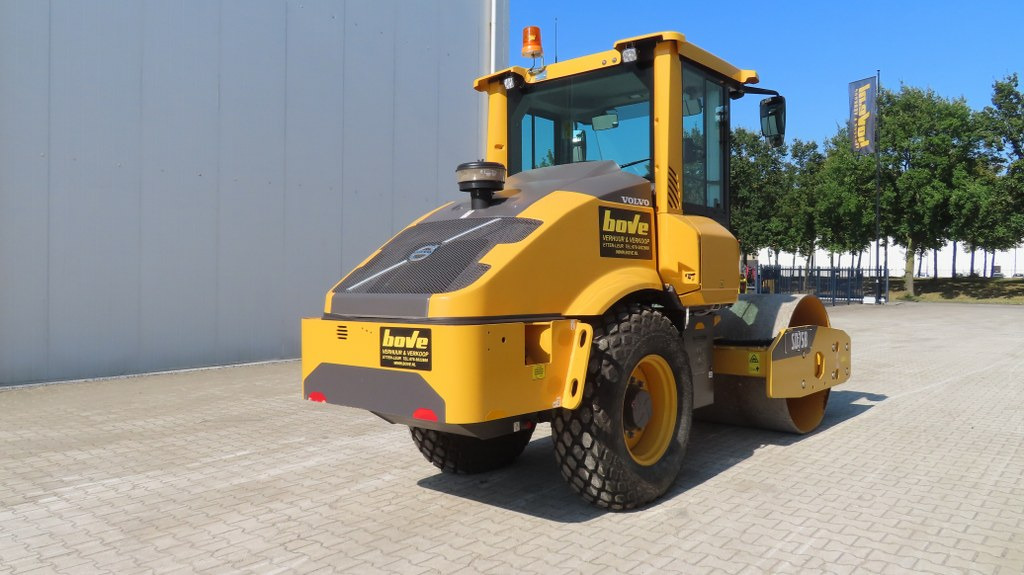 Volvo SD75 B - Talajtömörítő: 2 kép. Volvo SD75 B - Talajtömörítő: 2 kép.