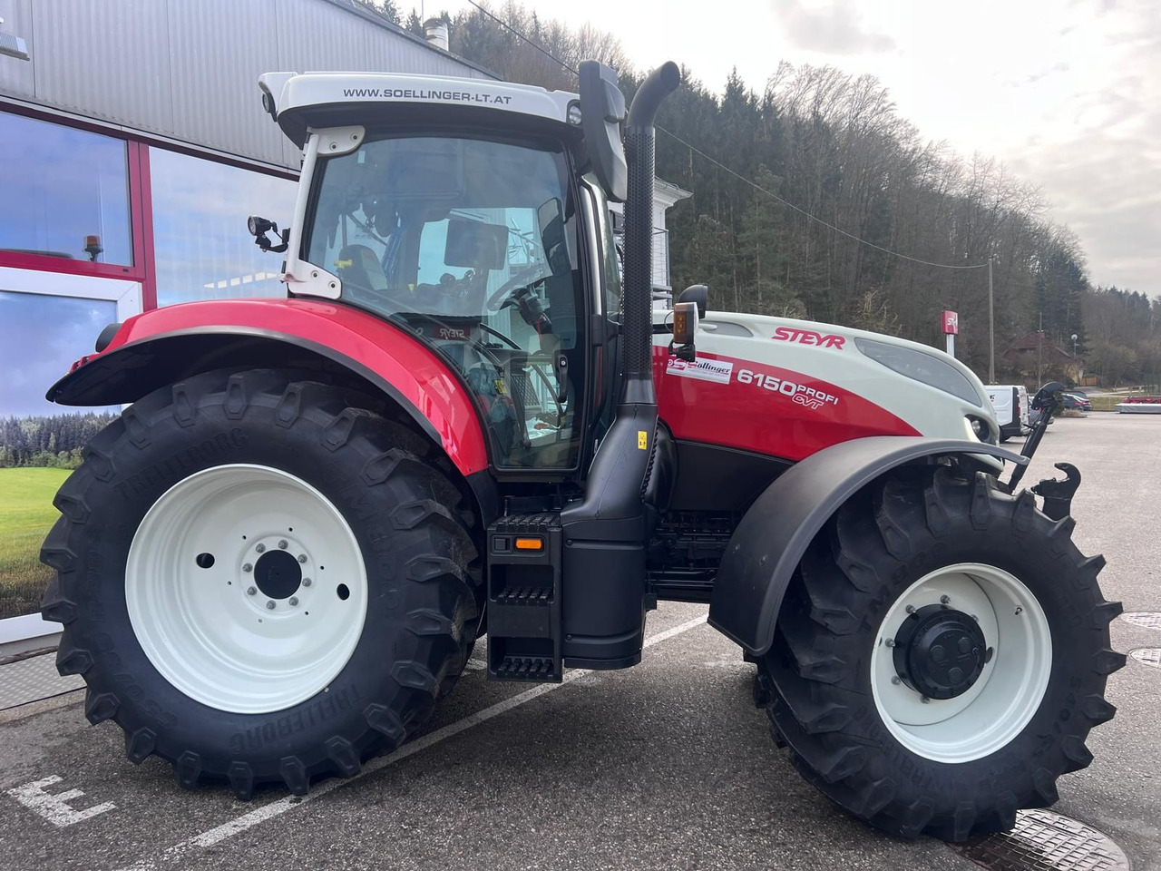 Steyr 6150 Profi CVT (Stage V) - Traktor: 4 kép. Steyr 6150 Profi CVT (Stage V) - Traktor: 4 kép.