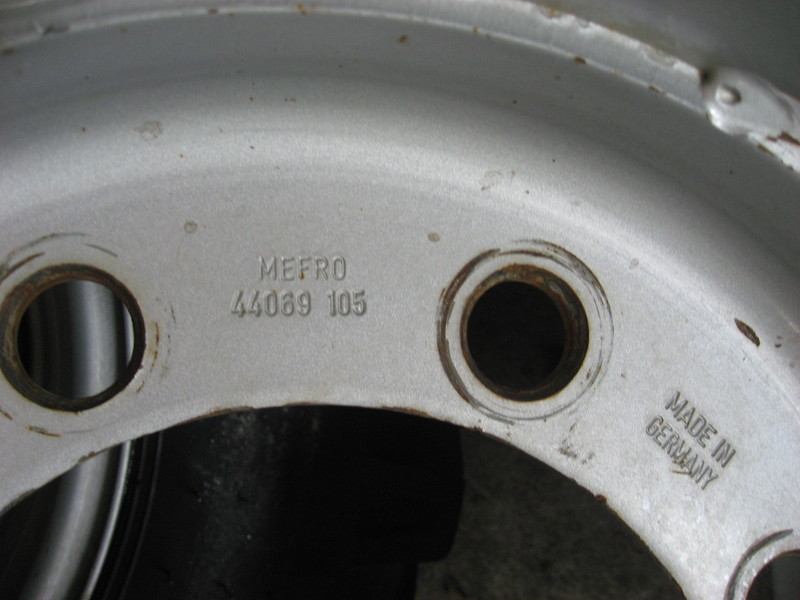 Disc 11x18" for tire size 12.0 / 75-18, Nr. 073403 for Merlo P 25.6 - Felni - Teleszkópos rakodó: 2 kép. Disc 11x18" for tire size 12.0 / 75-18, Nr. 073403 for Merlo P 25.6 - Felni - Teleszkópos rakodó: 2 kép.
