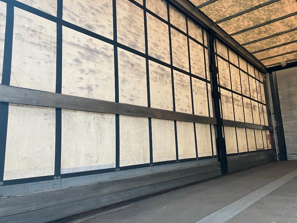 Ponyvás felépítmény Kögel Wechselbrücke Plane: 14 kép. Ponyvás felépítmény Kögel Wechselbrücke Plane: 14 kép.