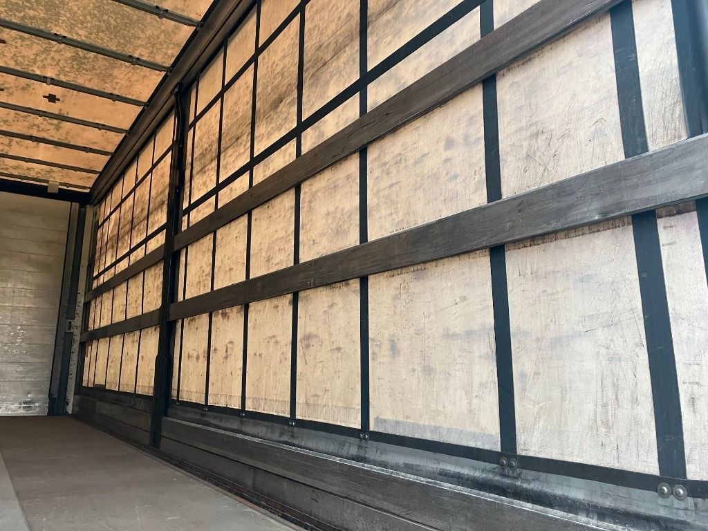 Ponyvás felépítmény Kögel Wechselbrücke Plane: 15 kép. Ponyvás felépítmény Kögel Wechselbrücke Plane: 15 kép.