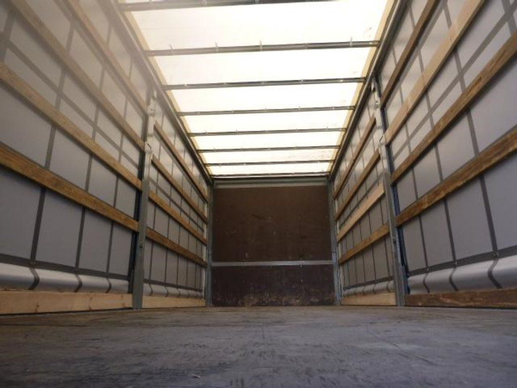 Krone Heck mit Portaltüren - Ponyvás felépítmény: 5 kép. Krone Heck mit Portaltüren - Ponyvás felépítmény: 5 kép.