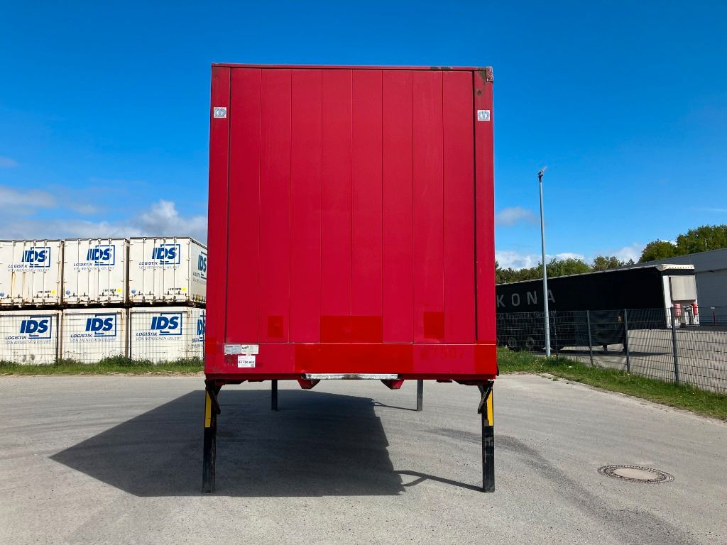 Krone Wechselbrücke Koffer - Ponyvás felépítmény: 3 kép. Krone Wechselbrücke Koffer - Ponyvás felépítmény: 3 kép.