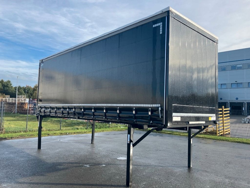 Krone Wechselbrücke Plane - Ponyvás felépítmény: 2 kép. Krone Wechselbrücke Plane - Ponyvás felépítmény: 2 kép.