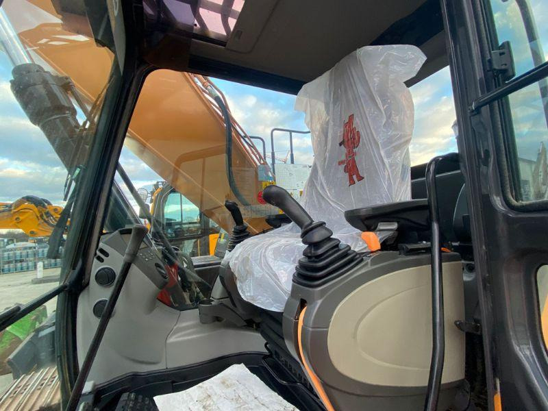 Case CX250D - Lánctalpas kotró: 5 kép. Case CX250D - Lánctalpas kotró: 5 kép.