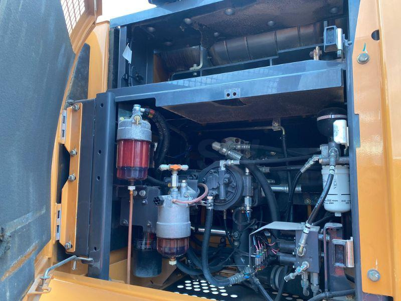 Case CX250D - Lánctalpas kotró: 4 kép. Case CX250D - Lánctalpas kotró: 4 kép.