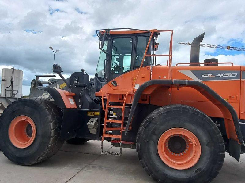 Doosan 450 - Gumikerekes homlokrakodó: 1 kép. Doosan 450 - Gumikerekes homlokrakodó: 1 kép.