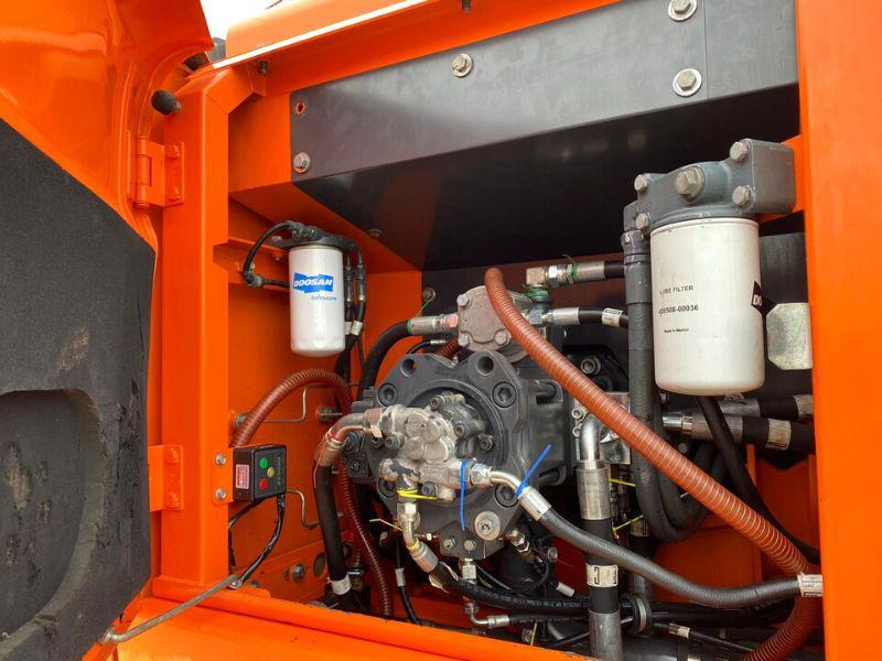 Doosan DX 225 LC - Lánctalpas kotró: 4 kép. Doosan DX 225 LC - Lánctalpas kotró: 4 kép.