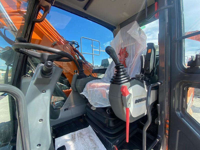 Doosan DX160W - Gumikerekes kotró: 5 kép. Doosan DX160W - Gumikerekes kotró: 5 kép.