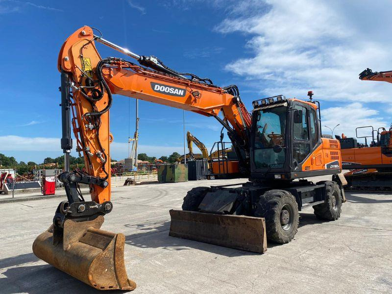 Doosan DX160W - Gumikerekes kotró: 1 kép. Doosan DX160W - Gumikerekes kotró: 1 kép.