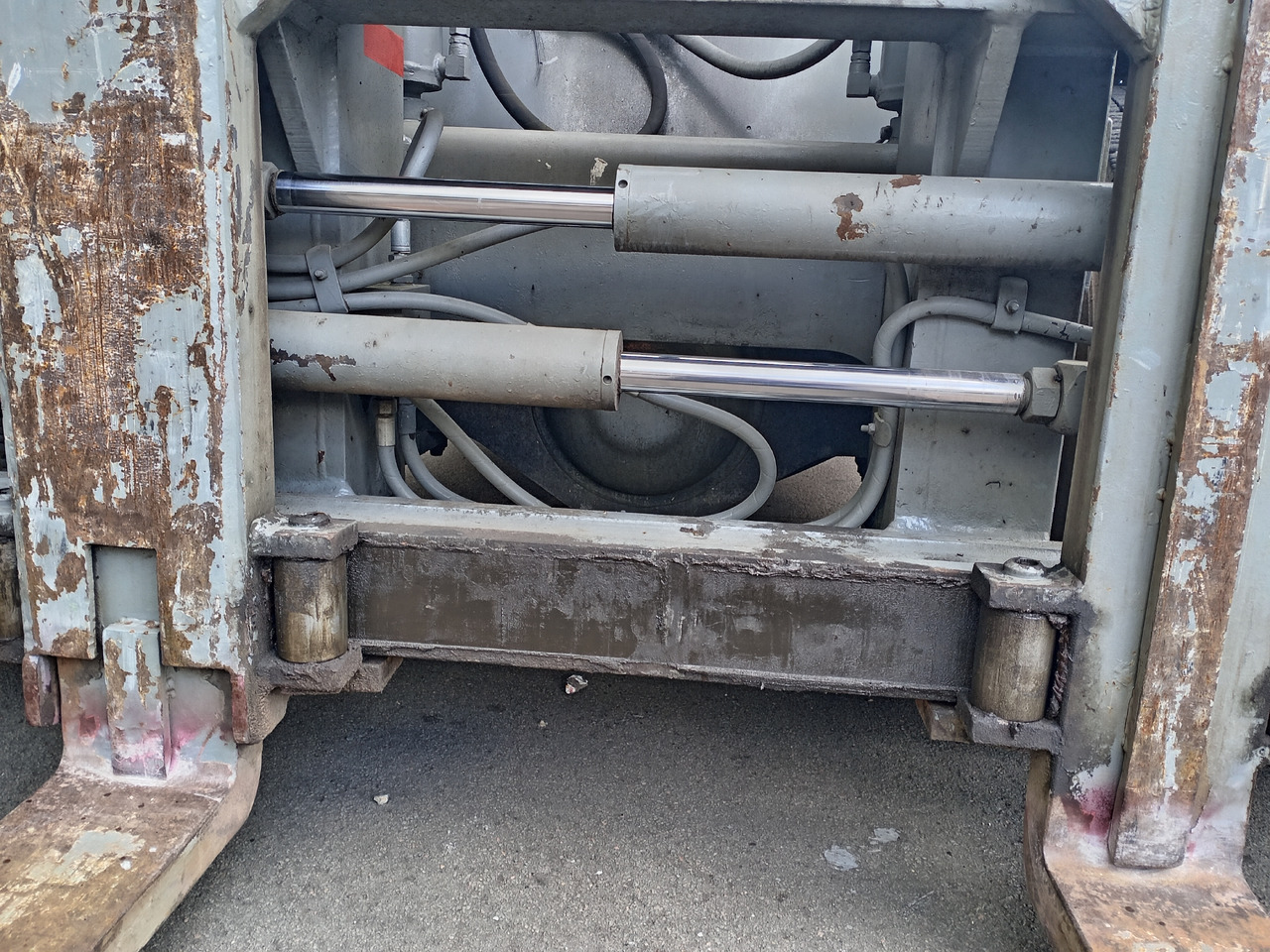 SVETRUCK Schwerlastgabelstapler 1060-30 - Dízel targonca: 5 kép. SVETRUCK Schwerlastgabelstapler 1060-30 - Dízel targonca: 5 kép.