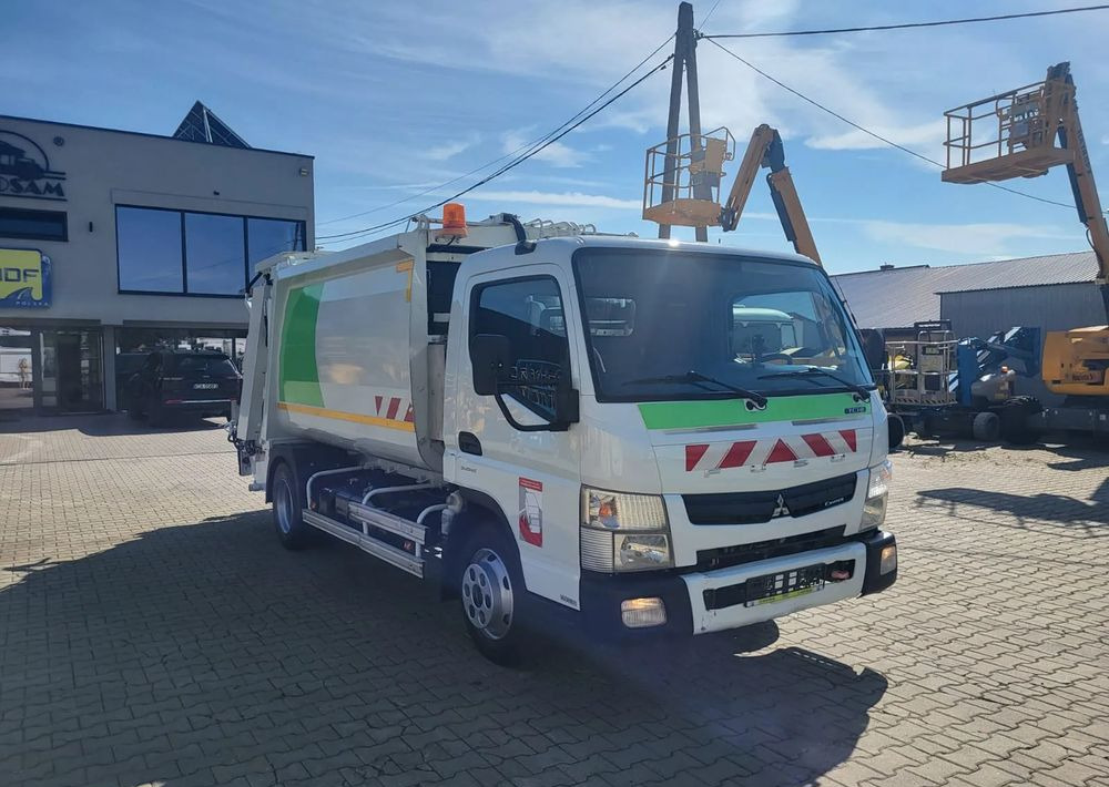 Mitsubishi Fuso Canter - Szemetesautó: 2 kép. Mitsubishi Fuso Canter - Szemetesautó: 2 kép.