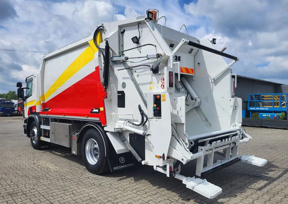 Scania P320 - Szemetesautó: 4 kép. Scania P320 - Szemetesautó: 4 kép.