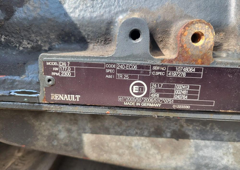 Wał korbowy RENAULT DXi VOLVO - Motor - Teherautó: 1 kép. Wał korbowy RENAULT DXi VOLVO - Motor - Teherautó: 1 kép.