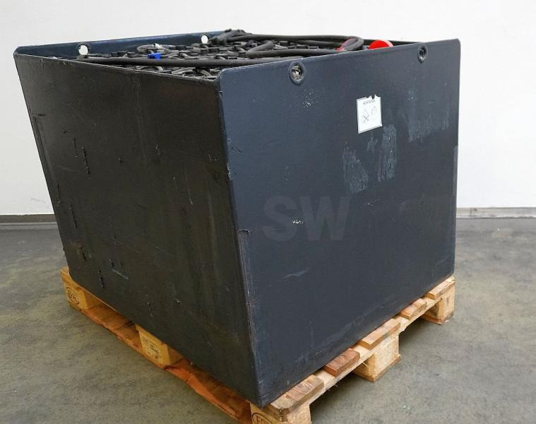 AIM 80 Volt 5 PzS 775 Ah - Akkumulátor: 2 kép. AIM 80 Volt 5 PzS 775 Ah - Akkumulátor: 2 kép.