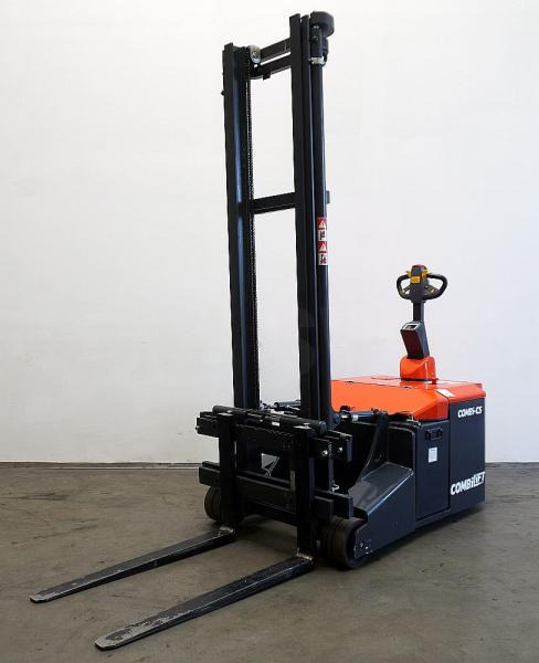 Combilift CS2350 - Emelőtargoncá: 3 kép. Combilift CS2350 - Emelőtargoncá: 3 kép.