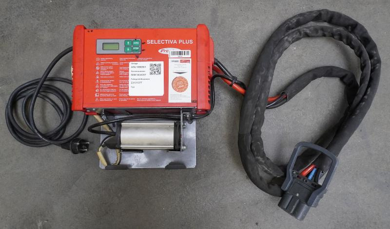 FRONIUS Selectiva Plus 2080 E Option 24V/80A - Akkumulátor: 4 kép. FRONIUS Selectiva Plus 2080 E Option 24V/80A - Akkumulátor: 4 kép.