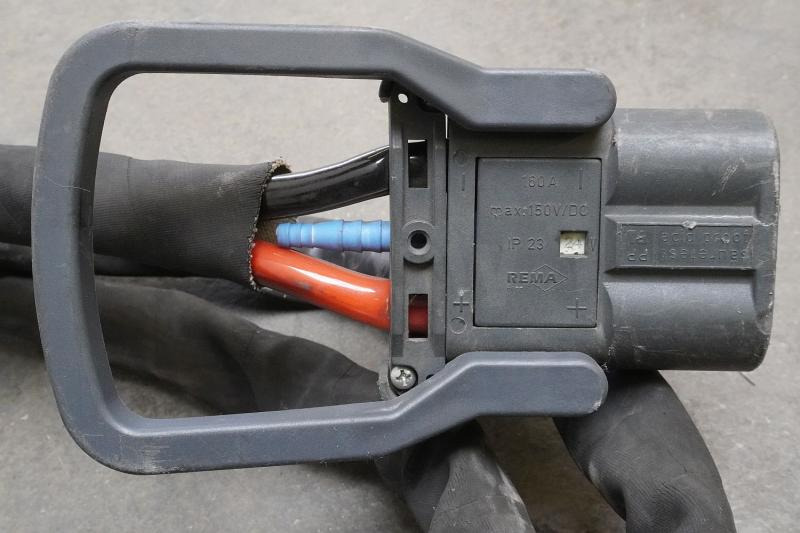 FRONIUS Selectiva Plus 2080 E Option 24V/80A - Akkumulátor: 5 kép. FRONIUS Selectiva Plus 2080 E Option 24V/80A - Akkumulátor: 5 kép.