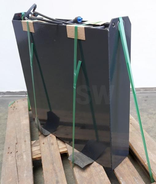 GBD 24 Volt 2 PzB 200 Ah - Akkumulátor: 2 kép. GBD 24 Volt 2 PzB 200 Ah - Akkumulátor: 2 kép.