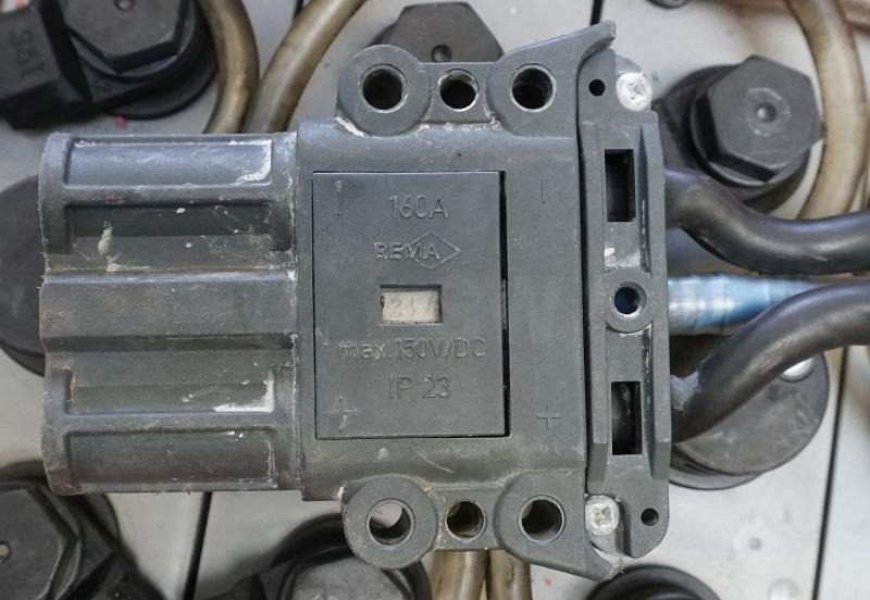 GRUMA 24 Volt 3 PzS 375 Ah - Akkumulátor: 4 kép. GRUMA 24 Volt 3 PzS 375 Ah - Akkumulátor: 4 kép.