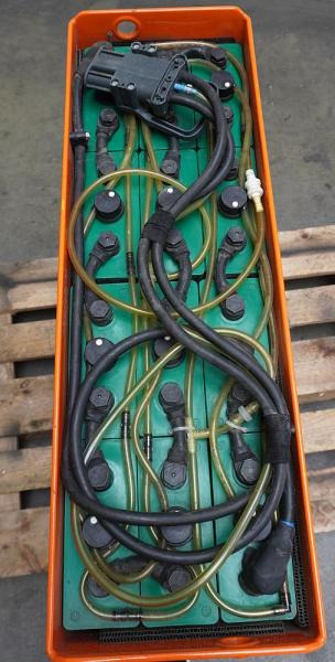 GRUMA 24 Volt 4 PzS 620 Ah - Akkumulátor: 3 kép. GRUMA 24 Volt 4 PzS 620 Ah - Akkumulátor: 3 kép.