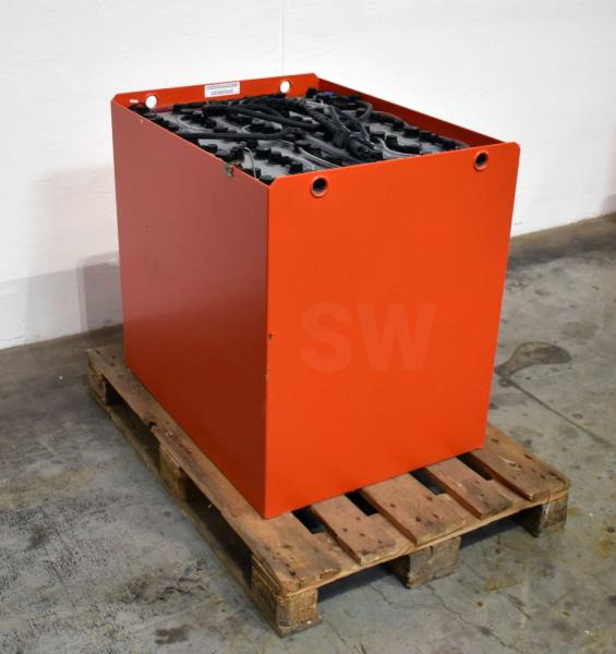 GRUMA 48 Volt 5 PzS 725 Ah - Akkumulátor - Anyagmozgató gép: 2 kép. GRUMA 48 Volt 5 PzS 725 Ah - Akkumulátor - Anyagmozgató gép: 2 kép.