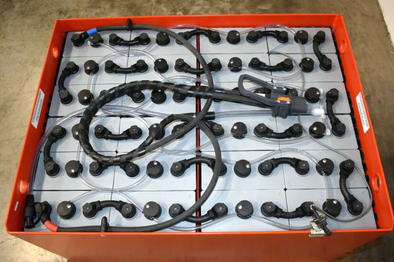 GRUMA 48 Volt 5 PzS 725 Ah - Akkumulátor - Anyagmozgató gép: 3 kép. GRUMA 48 Volt 5 PzS 725 Ah - Akkumulátor - Anyagmozgató gép: 3 kép.