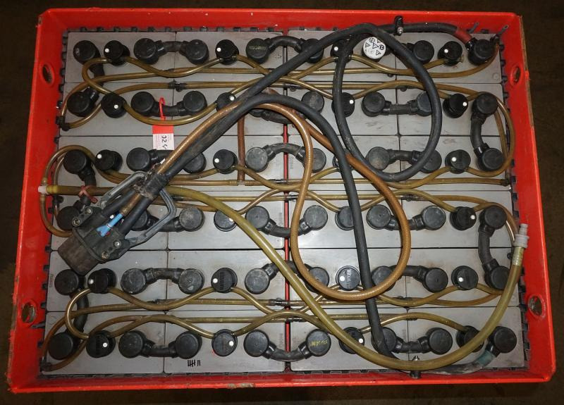 GRUMA 48 Volt 5 PzS 775 Ah - Akkumulátor: 3 kép. GRUMA 48 Volt 5 PzS 775 Ah - Akkumulátor: 3 kép.