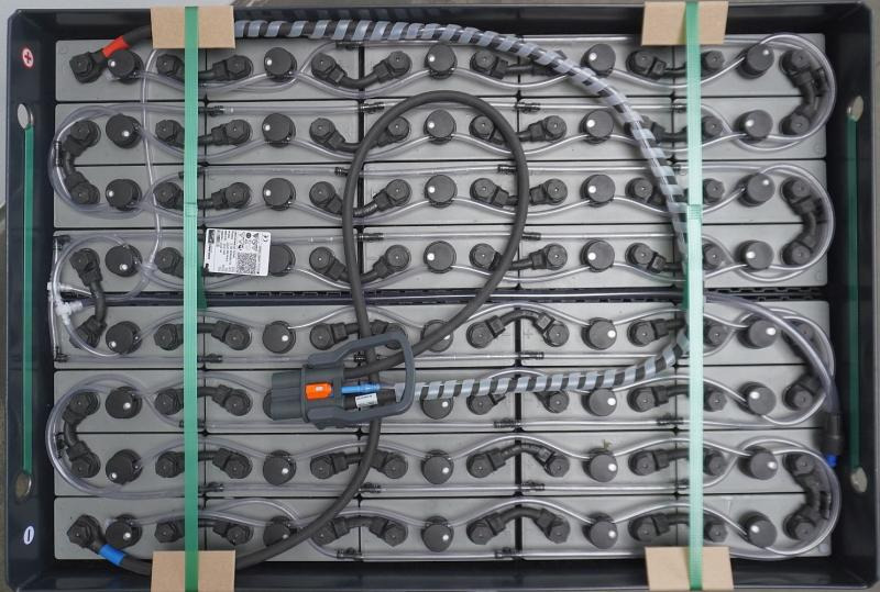 GRUMA 80 Volt 4 PzS 500 Ah - Akkumulátor: 3 kép. GRUMA 80 Volt 4 PzS 500 Ah - Akkumulátor: 3 kép.