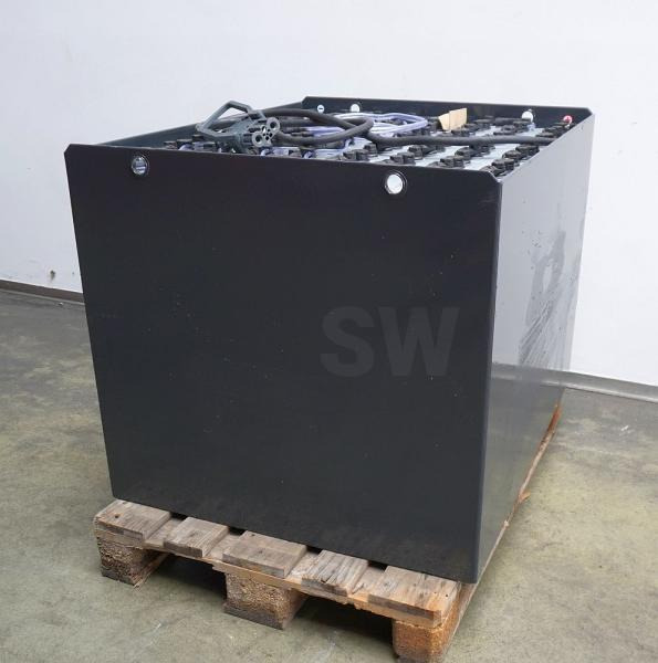 GRUMA 80 Volt 5 PzS 725 Ah - Akkumulátor - Anyagmozgató gép: 2 kép. GRUMA 80 Volt 5 PzS 725 Ah - Akkumulátor - Anyagmozgató gép: 2 kép.