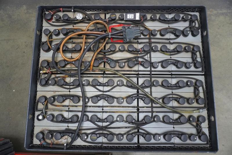 GRUMA 80 Volt 5 PzS 775 Ah - Akkumulátor: 3 kép. GRUMA 80 Volt 5 PzS 775 Ah - Akkumulátor: 3 kép.