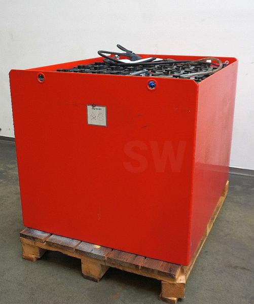 GRUMA 80 Volt 5 PzS 775 Ah - Akkumulátor: 2 kép. GRUMA 80 Volt 5 PzS 775 Ah - Akkumulátor: 2 kép.