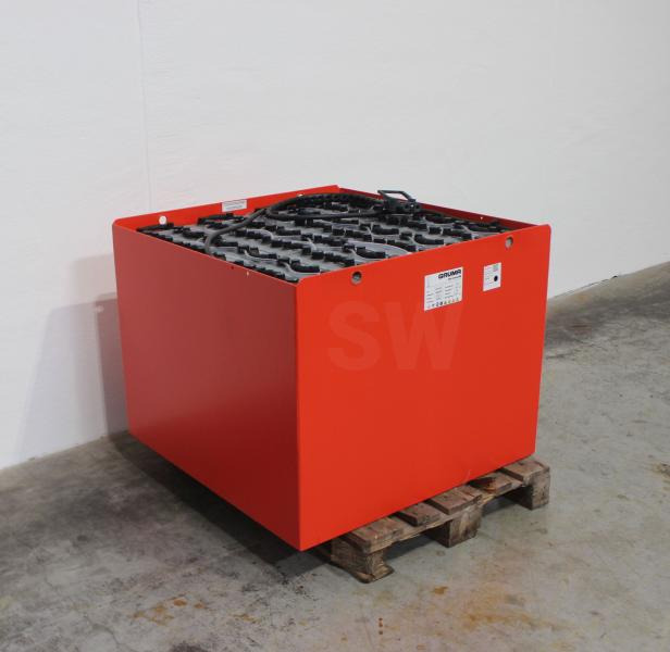 GRUMA 80 Volt 6 PzS 870 Ah - Akkumulátor - Anyagmozgató gép: 1 kép. GRUMA 80 Volt 6 PzS 870 Ah - Akkumulátor - Anyagmozgató gép: 1 kép.