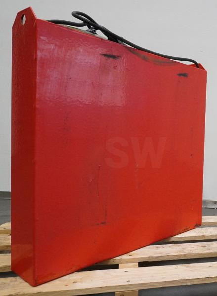 HAWKER 24 Volt 2 PzB 200 Ah - Akkumulátor - Anyagmozgató gép: 2 kép. HAWKER 24 Volt 2 PzB 200 Ah - Akkumulátor - Anyagmozgató gép: 2 kép.